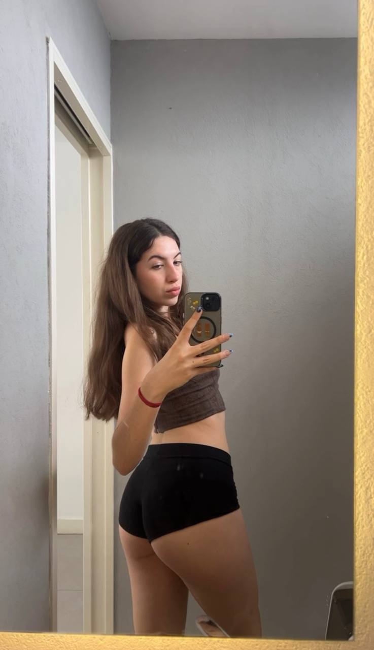 Amber in her underwear in Fuqin