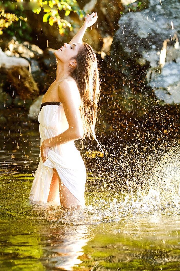 Marie Avgeropoulos in Fuqin