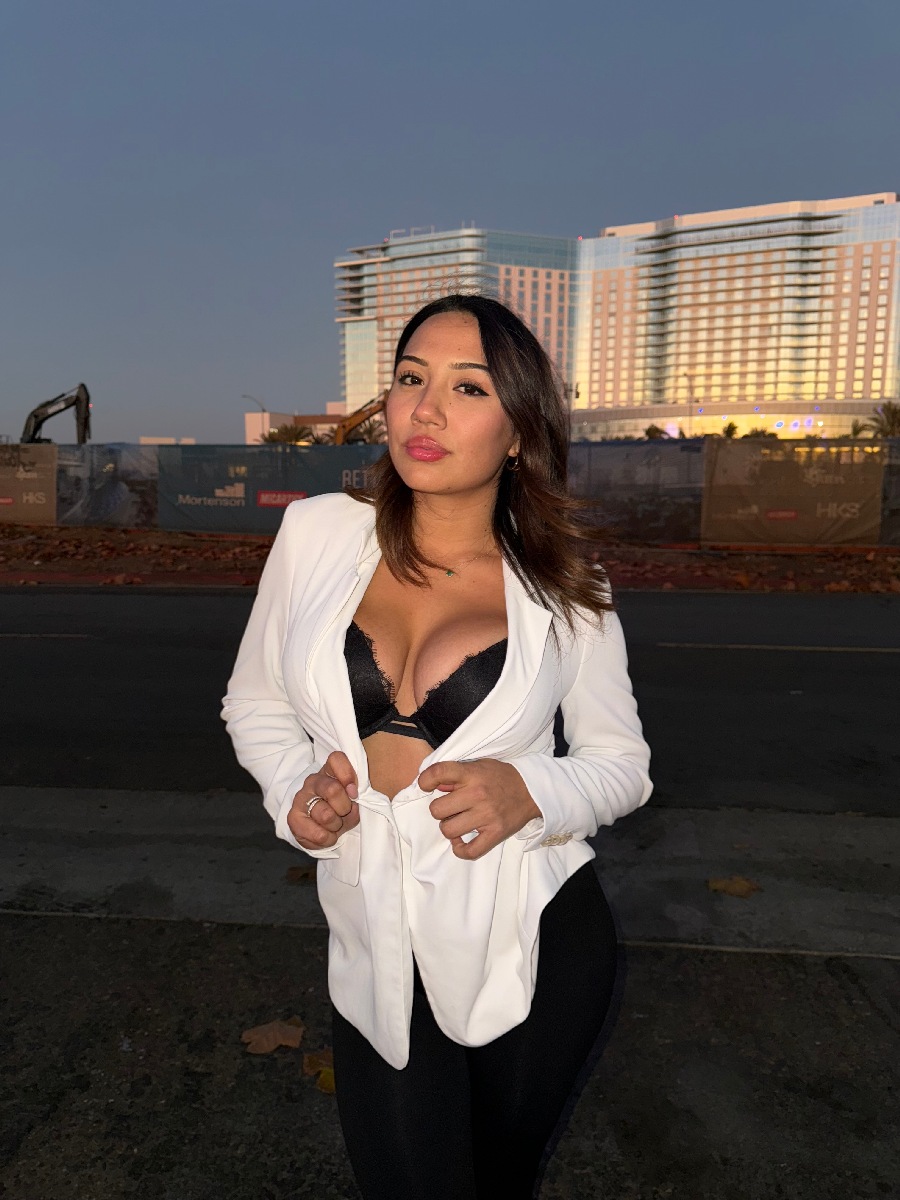 Take a pause and enjoy Ali Cruz — streaming from Fuqin