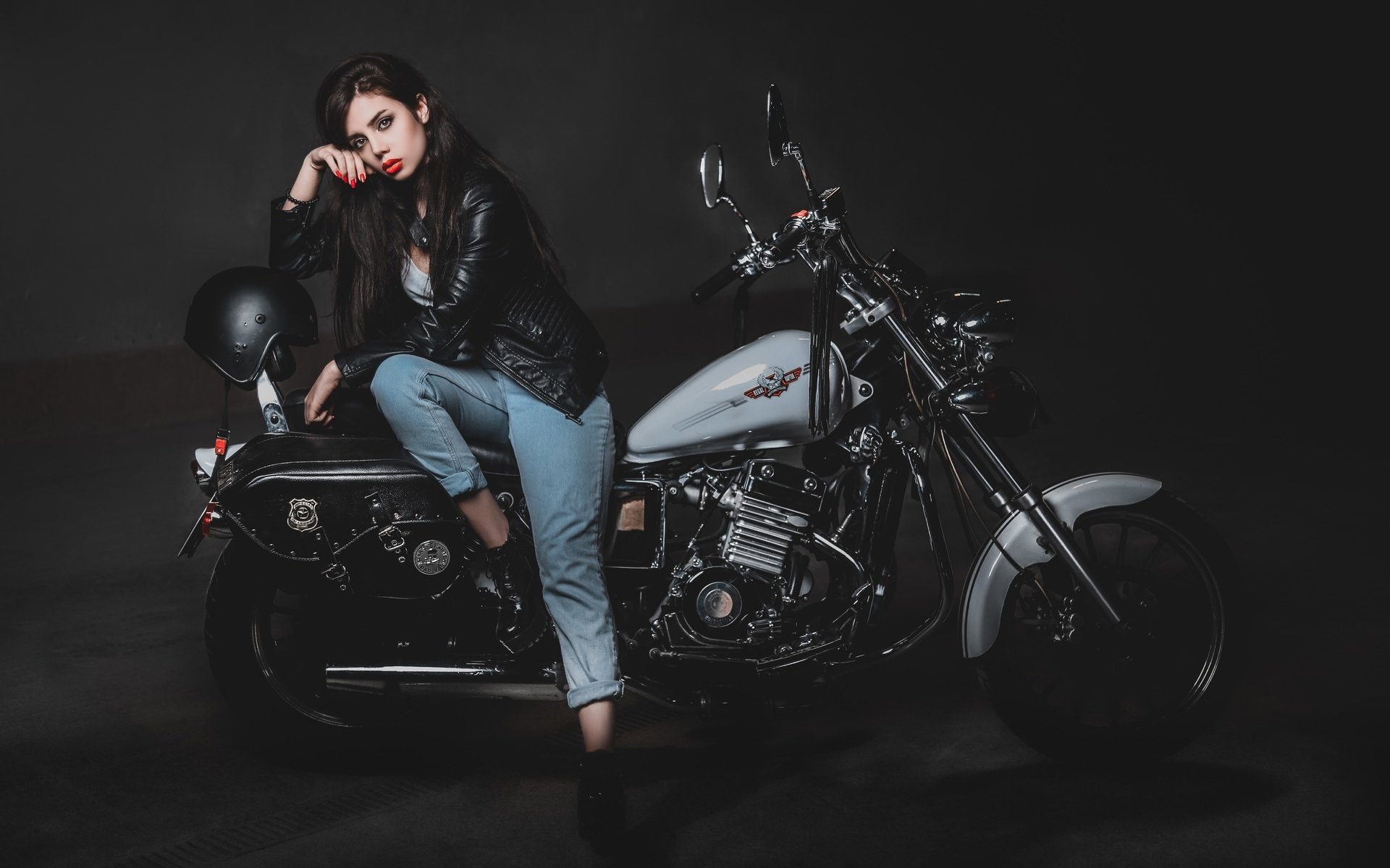 Biker girls: style and drive in Fuqin